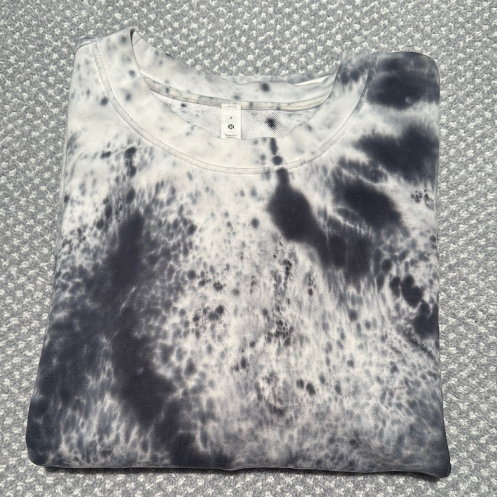 lululemon athletica Blue and White Sweatshirt with Abstract Design